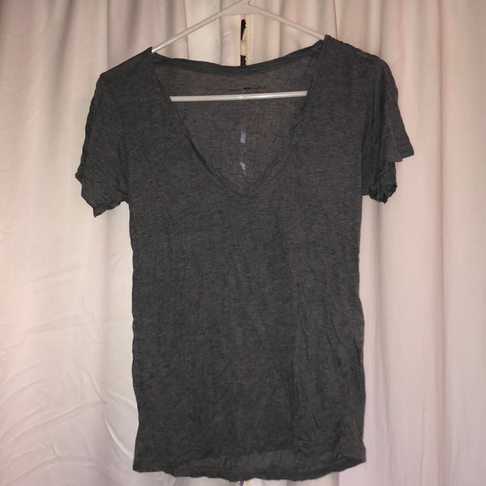 grey v neck tee